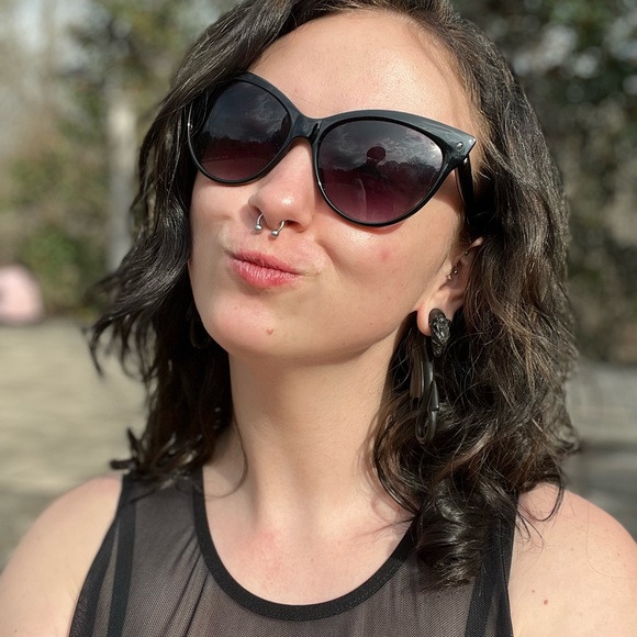 Meet your Posher, Daphne - Picture 1 of 1